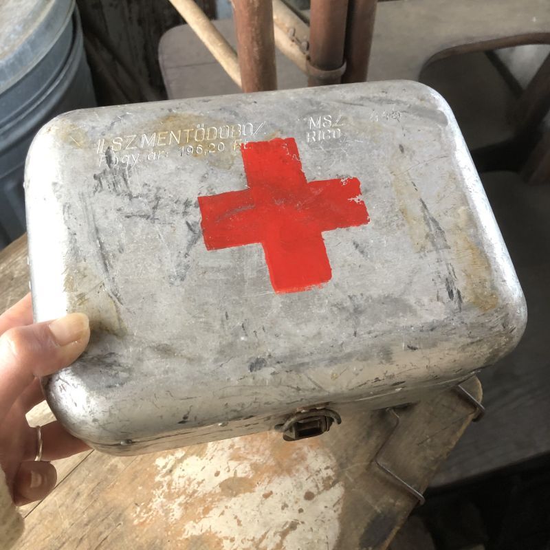 Vintage Hungary ll.SZ.MENTODOBOZ Red Cross First Aid Box (M464