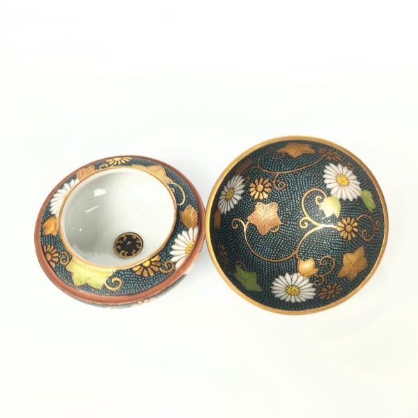 九谷焼 青粒盃台付宝珠型盃 大正堂造 – 古美術西川