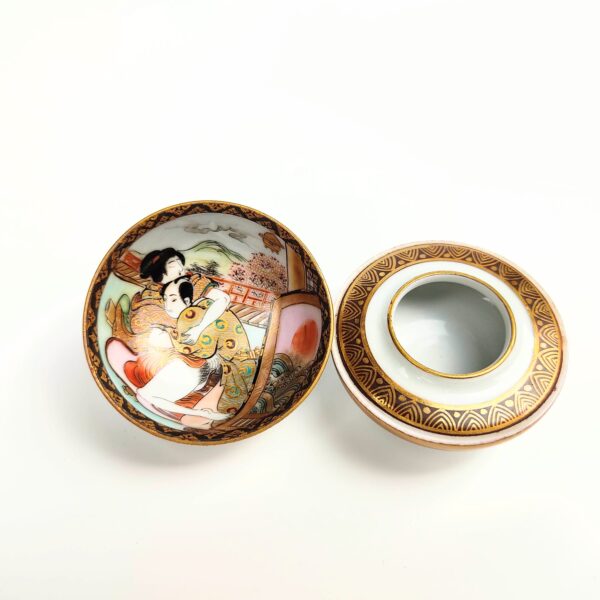 九谷焼 宝珠型盃台付春画盃 – 古美術西川