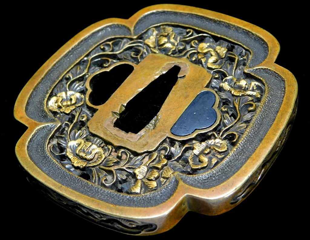 真鍮地牡丹唐草透鍔 平戸（国重） 江戸時代中期 保存刀装具 | 松風刀装