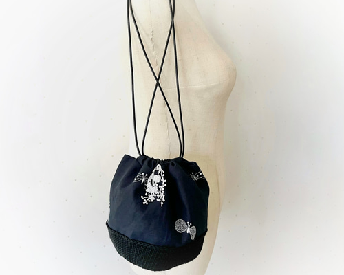 ミナペルホネン choucho dark navy 編み編み丸底 夏祭りにも 革紐 浴衣