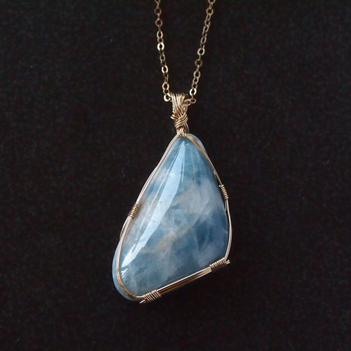 糸魚川産コン沢青翡翠の女神巻き®ペンダントトップ ペンダントトップ