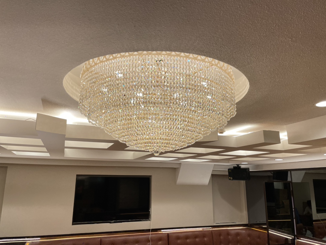 カフェのようにおしゃれな空間を作る装飾照明「フラワーシャンデリア