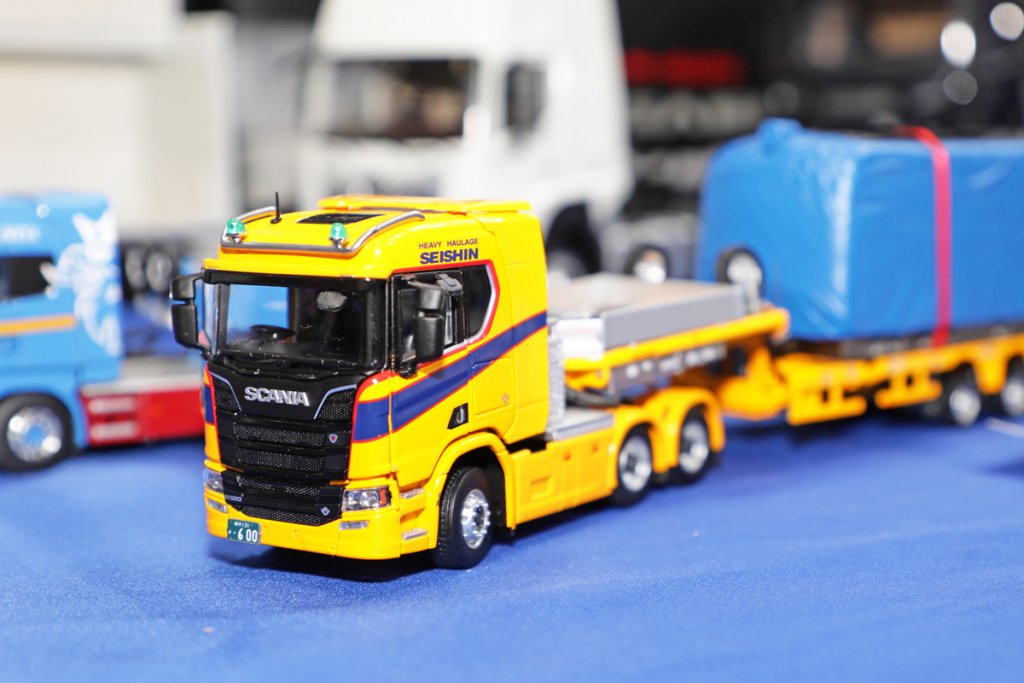 本物のノーテブーム社製トレーラも凄いが精巧に再現したミニチュアも