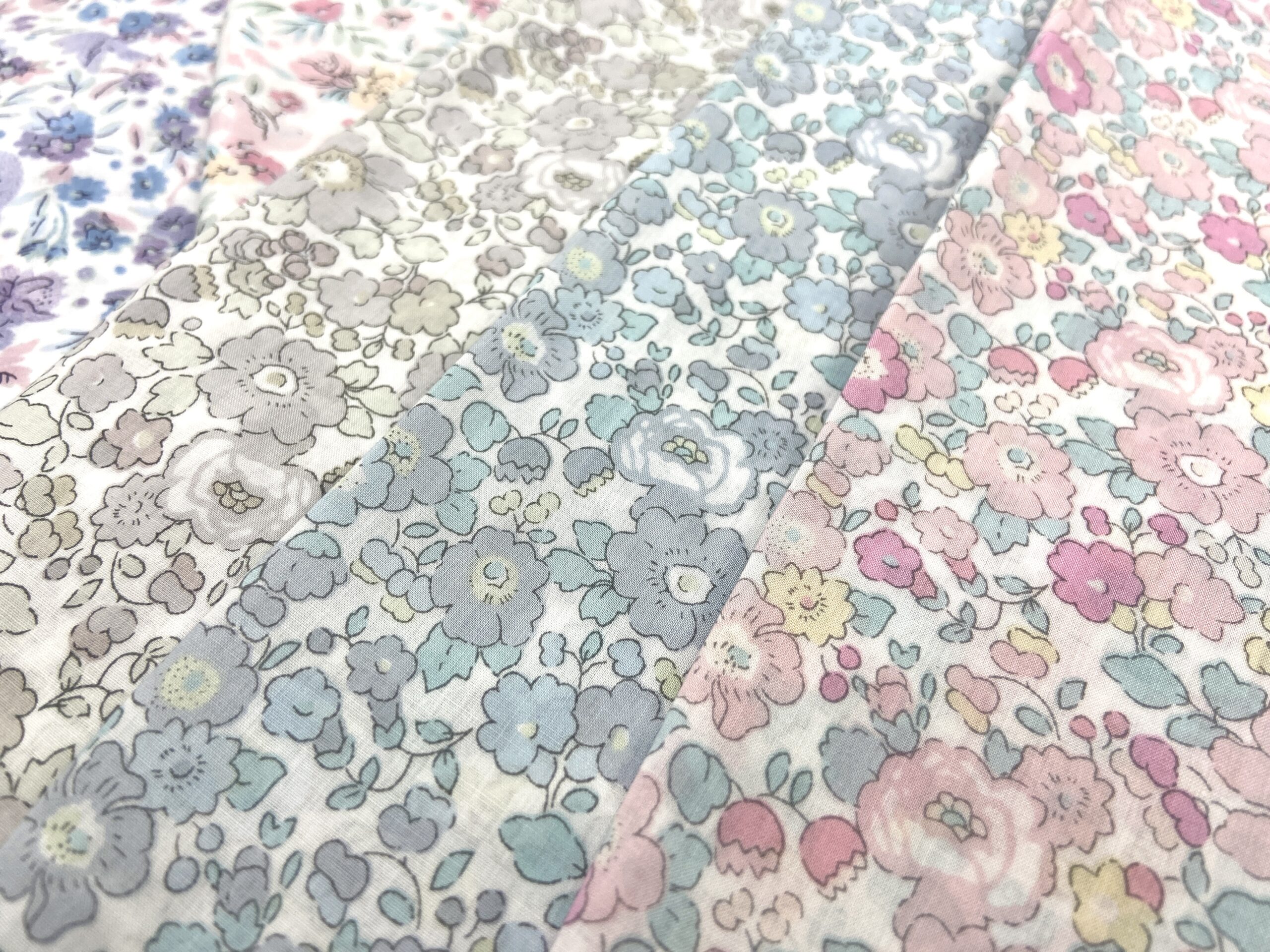 Baby＆Kids Handmabeさん制作】別注リバティプリントで作る「フリル袖
