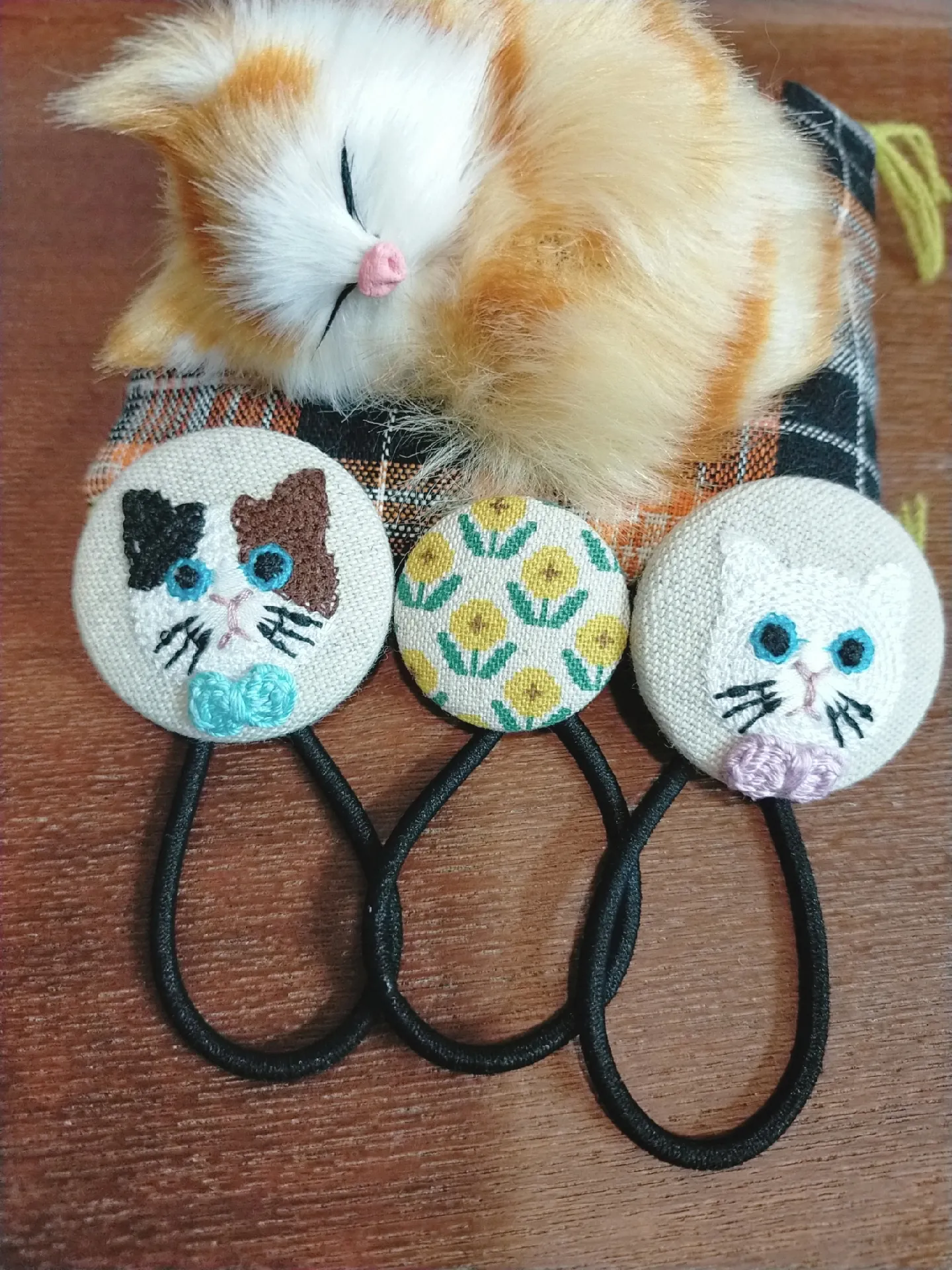 ひなた様 レジンヘアゴム 大きめ ハチワレ猫ちゃん キャンディNo.1448