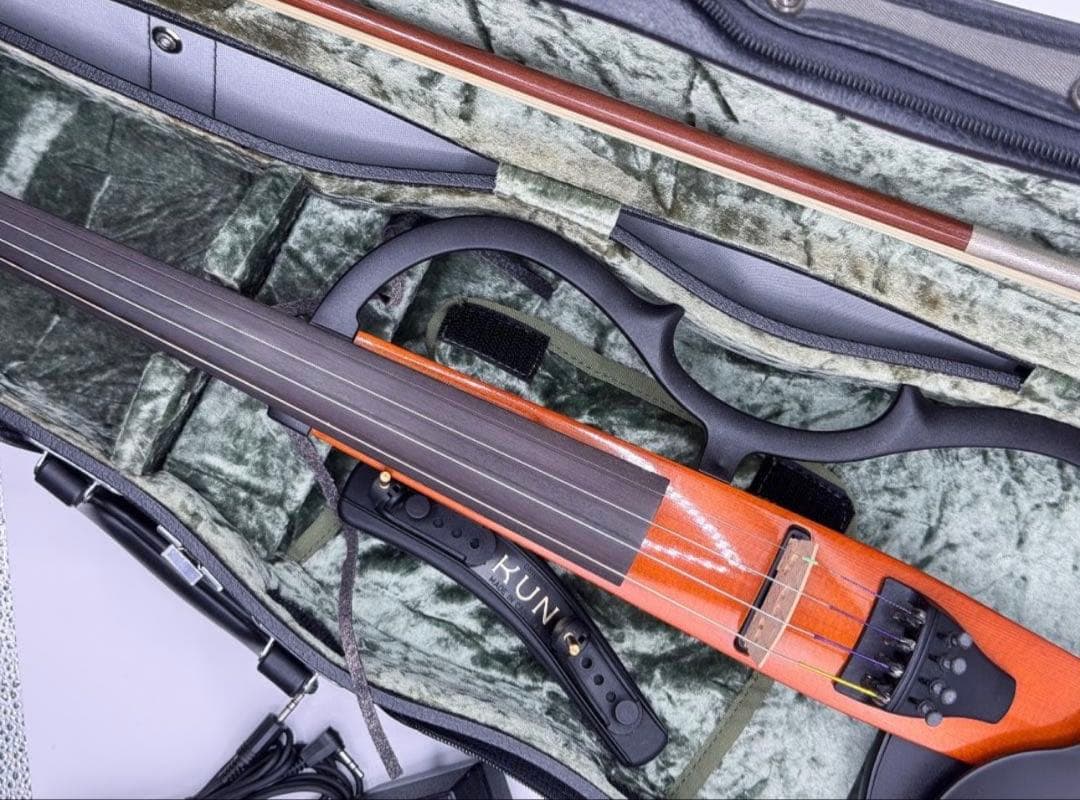 YAMAHA サイレントヴァイオリン / サイレントバイオリン SV-100 SV-100 - 展示コレクション - INNOVATION ROAD - ヤマハ株式会社