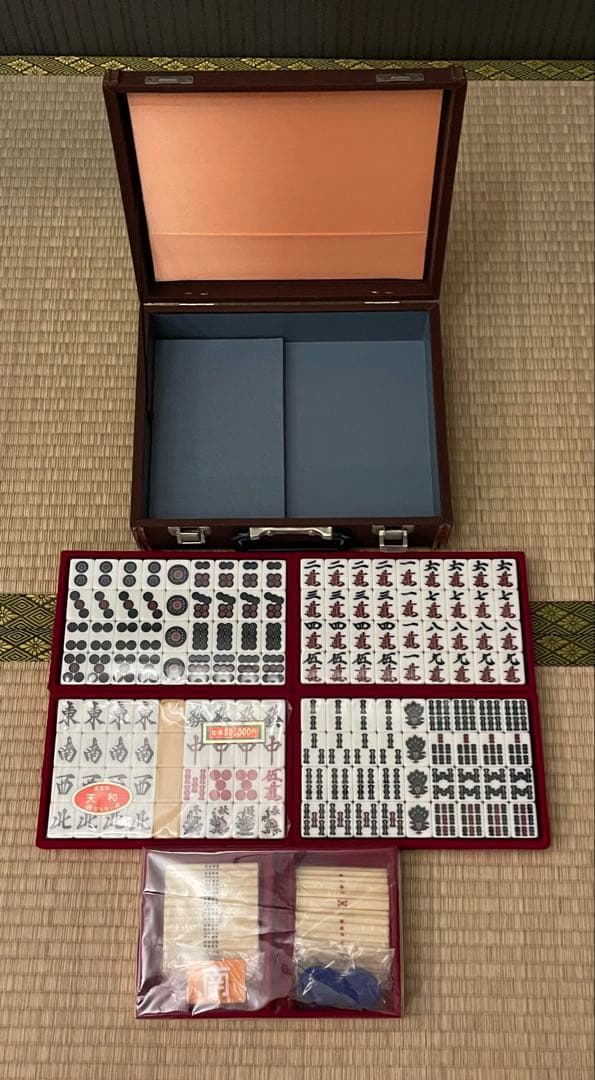 麻雀牌 最高級 天和 落ちない牌 新品未使用 Amazon | 手打ち国産麻雀牌 くずれにくいアール牌 天和 青（白点棒付