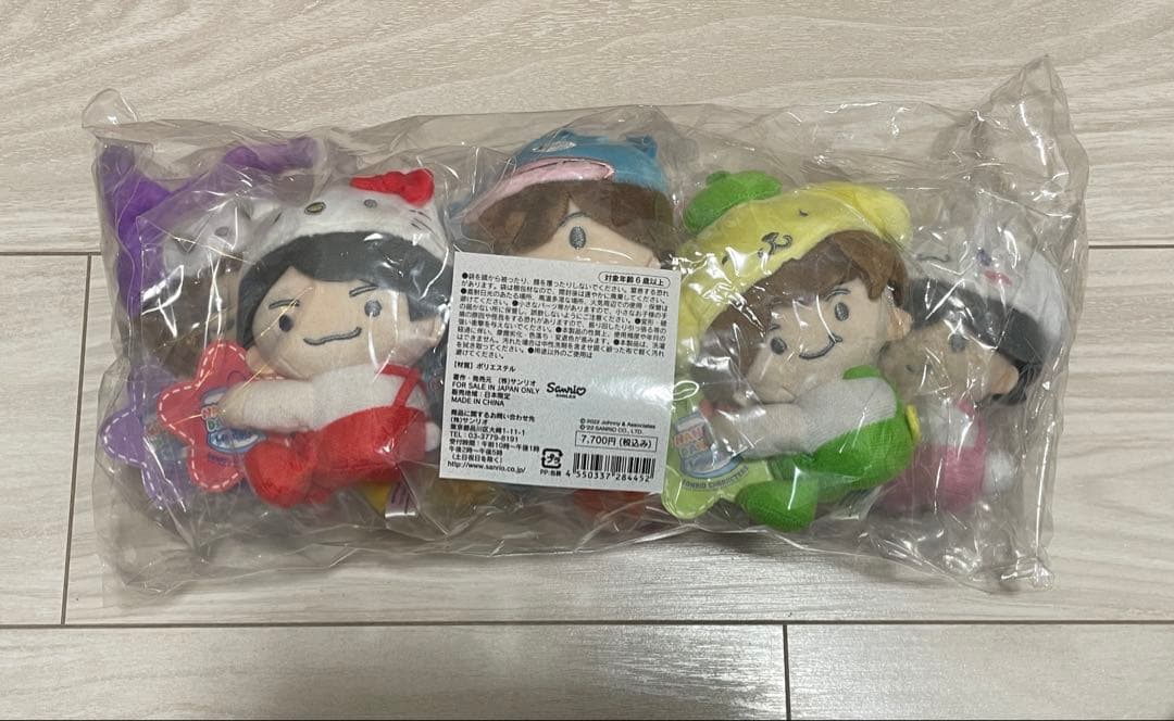 なにわ男子 サンリオ コラボ クリップマスコット まとめ売り - メルカリ