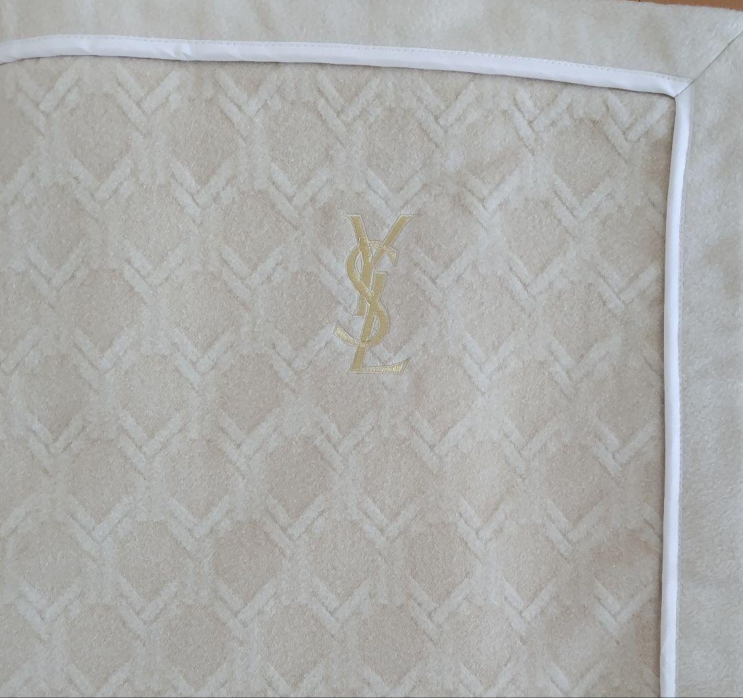 YSL イブサンローラン　シルク毛布 大人気 YSL 掛け毛布 すべすべ 純色 エアコンブランケット イヴサン
