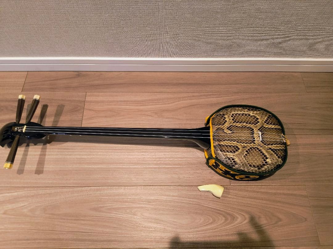 （ほぼ未使用）沖縄 三線 　爪・ケース付き　中古 ほぼ未使用）沖縄 三線 爪・ケース付き 中古 ほぼ未使用）沖縄 三線 爪