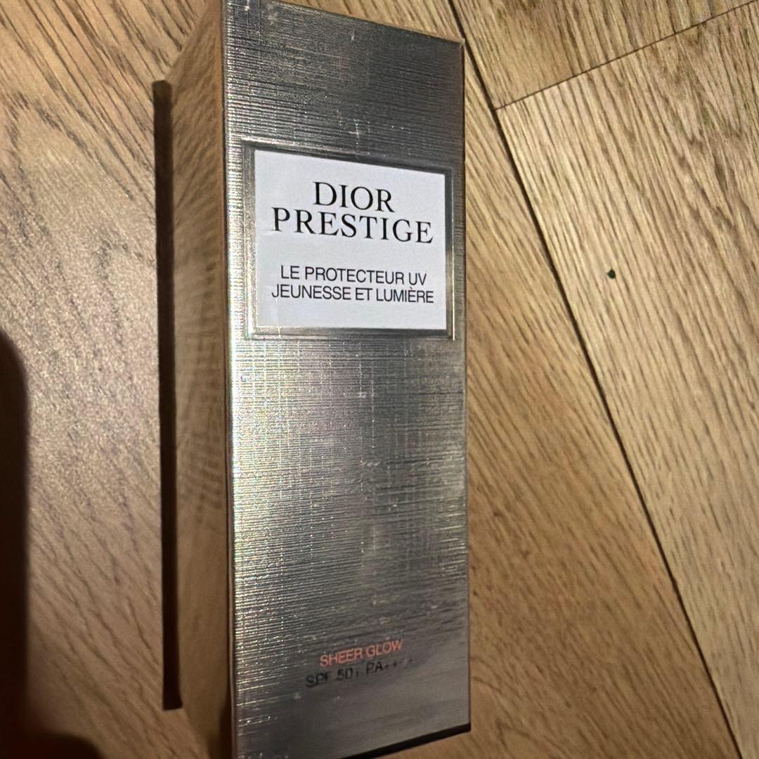 Dior Prestige UVプロテクター 30mL Dior PRESTIGE LIGHT-IN-WHITE LE PROTECTEUR UV Mineral BB or