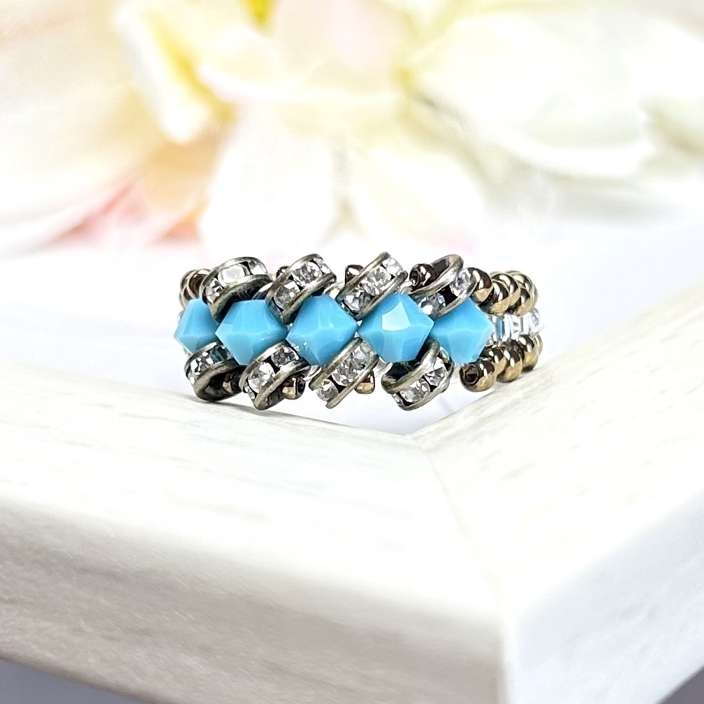 再販》ビーズリング、スワロフスキーとロンデルのリング〜ブルー