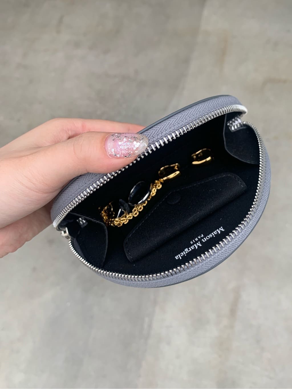 メゾンマルジェラ】ギフトにおすすめのポーチの中身とサイズ感を解説